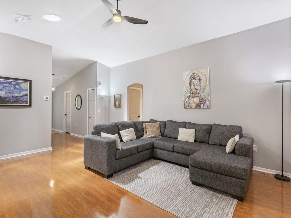 For Sale: $450,000 (4 beds, 2 baths, 1930 Square Feet)