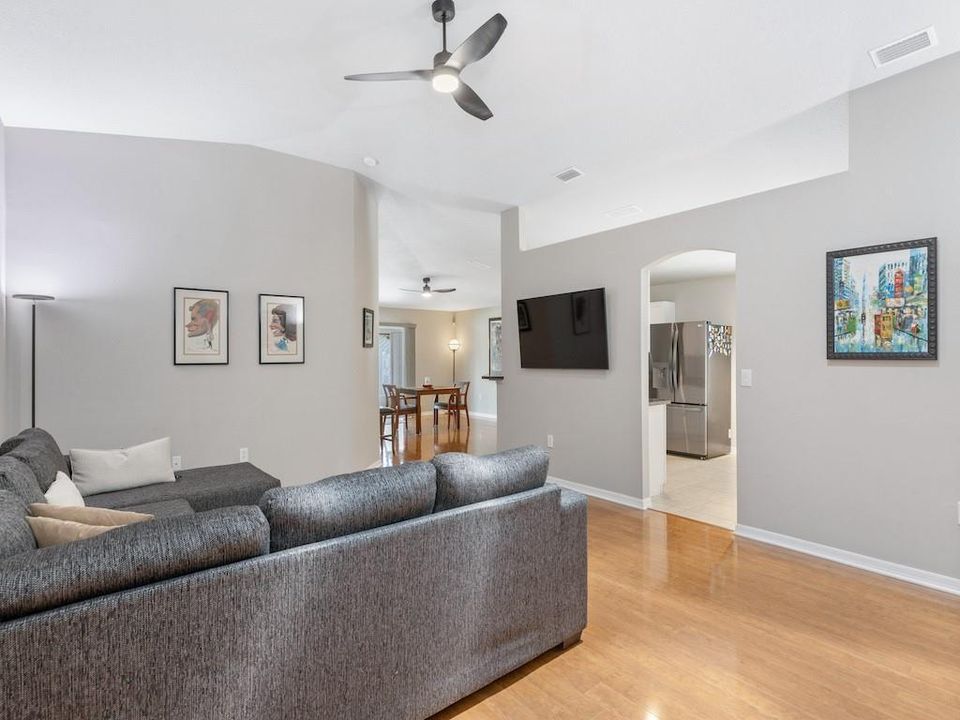 For Sale: $450,000 (4 beds, 2 baths, 1930 Square Feet)