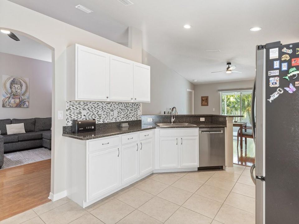 For Sale: $450,000 (4 beds, 2 baths, 1930 Square Feet)