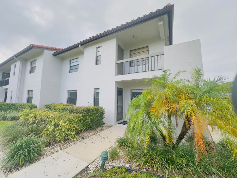 For Sale: $375,000 (2 beds, 2 baths, 1266 Square Feet)