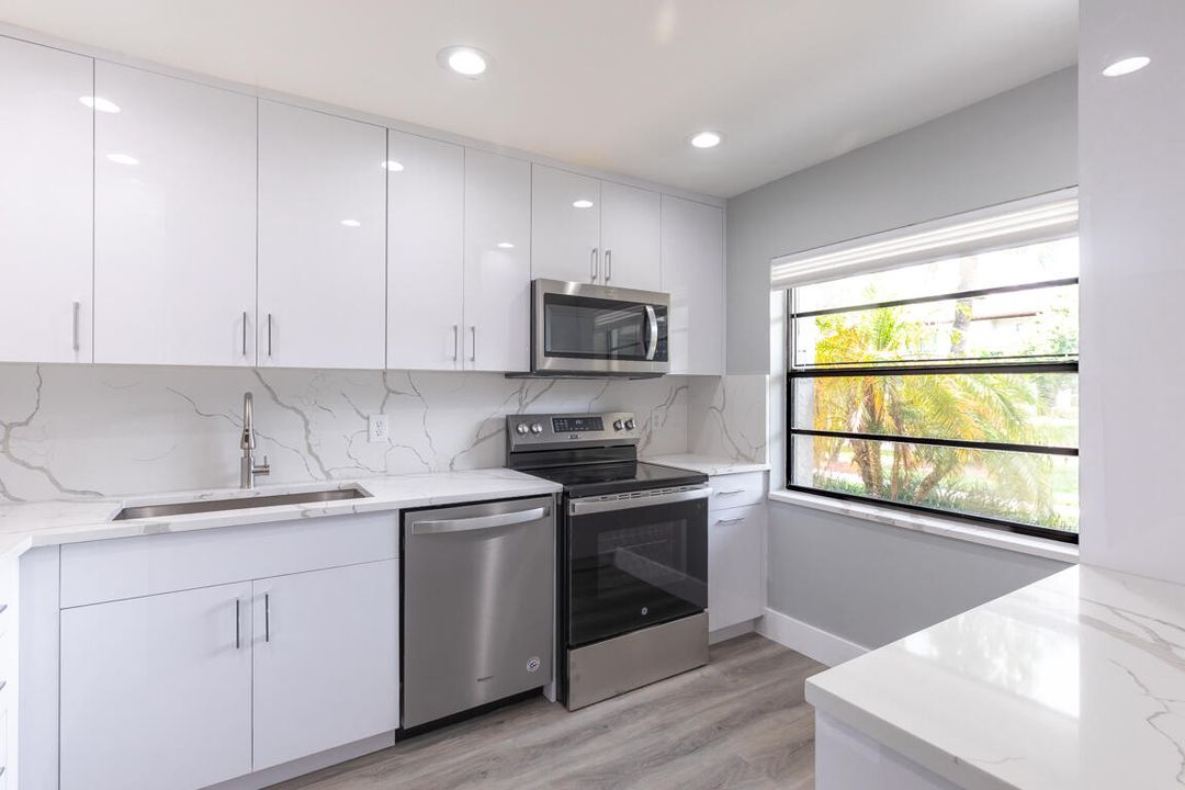 For Sale: $375,000 (2 beds, 2 baths, 1266 Square Feet)