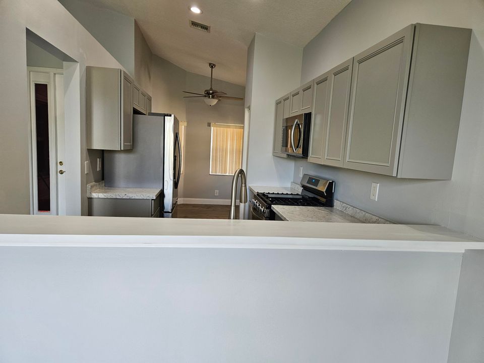 For Sale: $369,900 (2 beds, 2 baths, 1398 Square Feet)