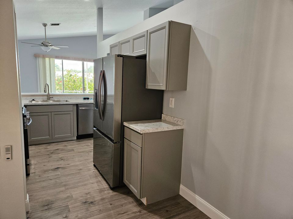 For Sale: $369,900 (2 beds, 2 baths, 1398 Square Feet)