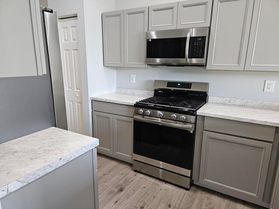 For Sale: $369,900 (2 beds, 2 baths, 1398 Square Feet)