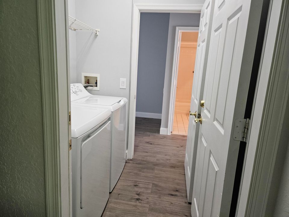 For Sale: $369,900 (2 beds, 2 baths, 1398 Square Feet)