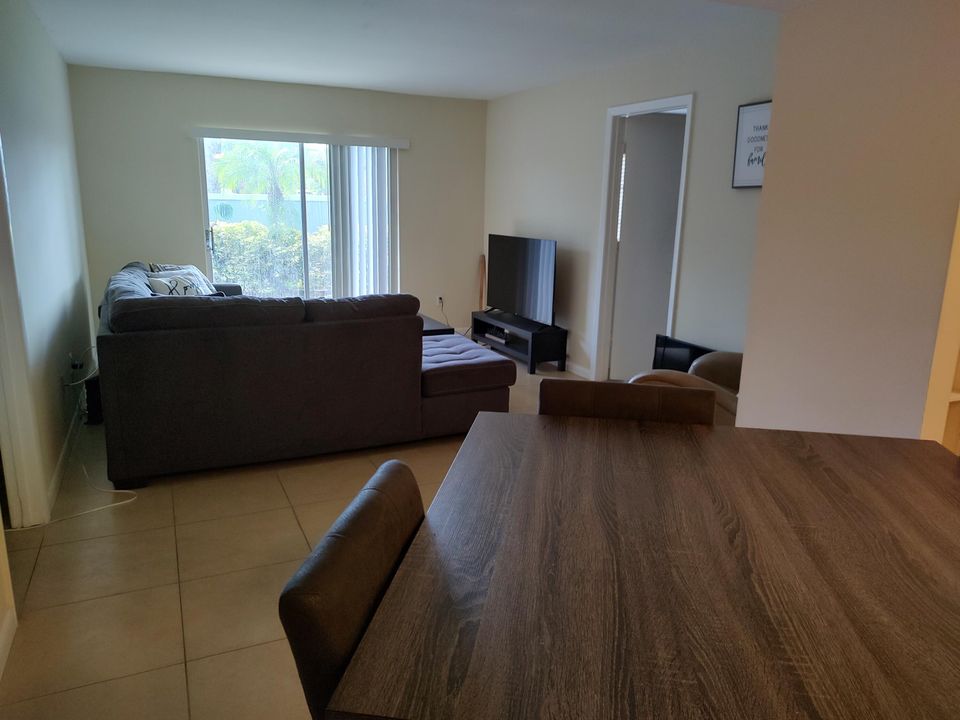 En Venta: $199,900 (2 camas, 2 baños, 875 Pies cuadrados)