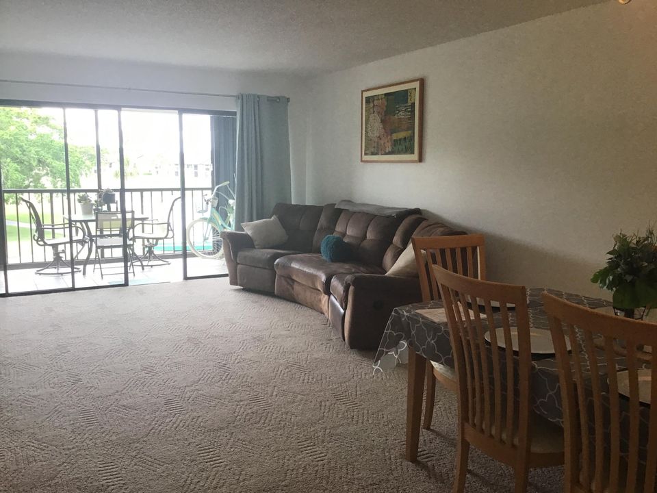 For Sale: $209,900 (2 beds, 2 baths, 1005 Square Feet)