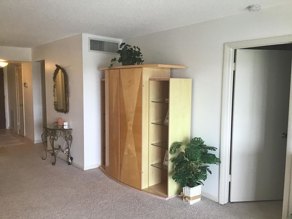 For Sale: $209,900 (2 beds, 2 baths, 1005 Square Feet)