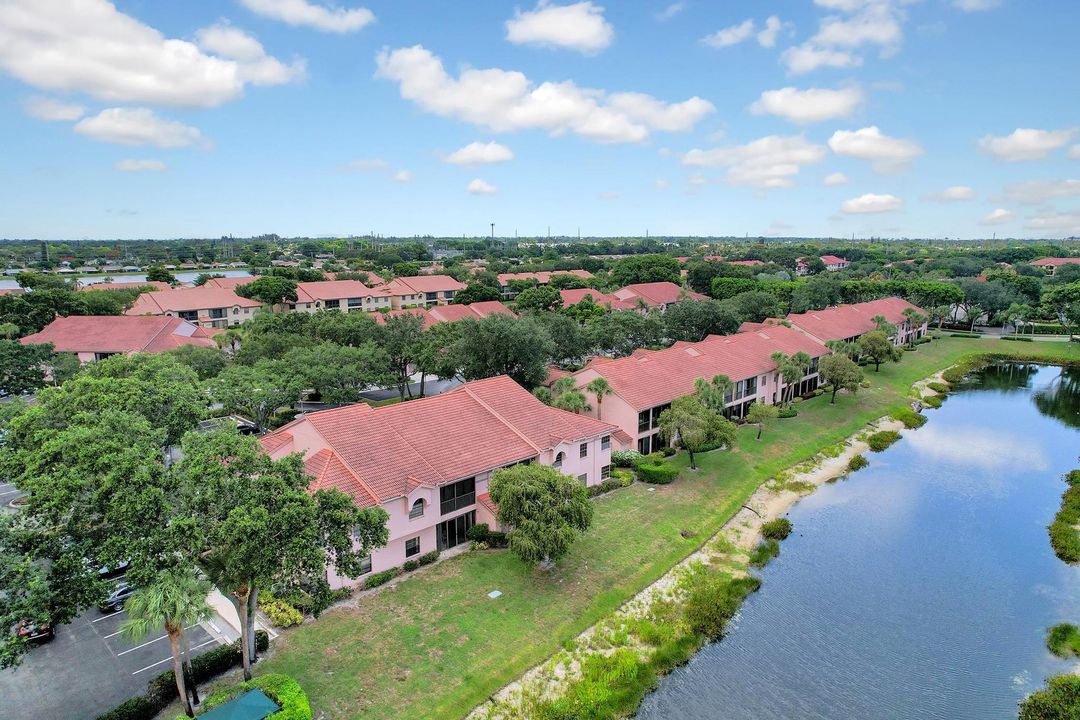 Active With Contract: $250,000 (3 beds, 2 baths, 1282 Square Feet)