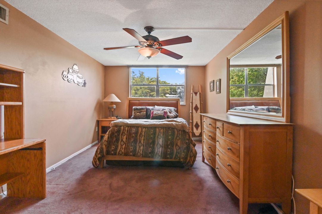 For Sale: $145,000 (2 beds, 2 baths, 950 Square Feet)