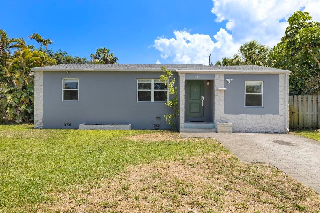 Active With Contract: $399,900 (4 beds, 2 baths, 1375 Square Feet)