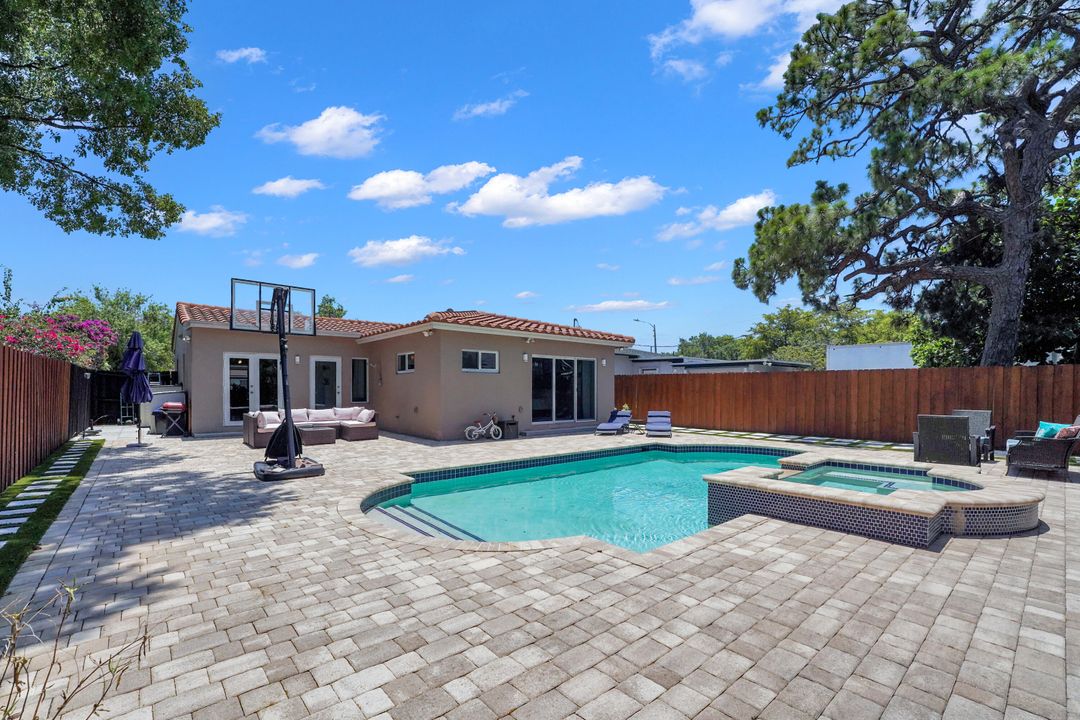 For Sale: $750,000 (3 beds, 2 baths, 1304 Square Feet)