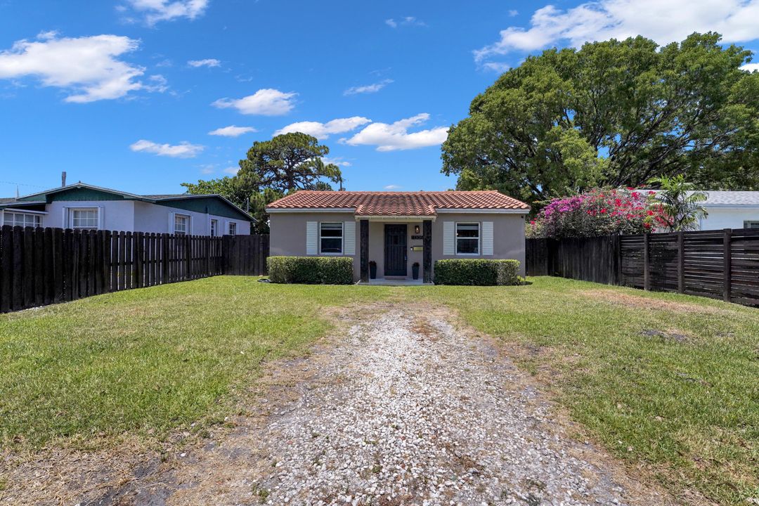 For Sale: $750,000 (3 beds, 2 baths, 1304 Square Feet)