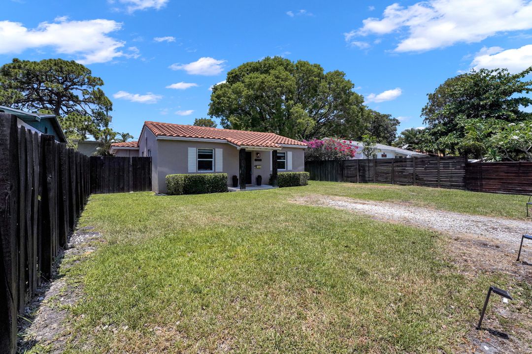 For Sale: $750,000 (3 beds, 2 baths, 1304 Square Feet)