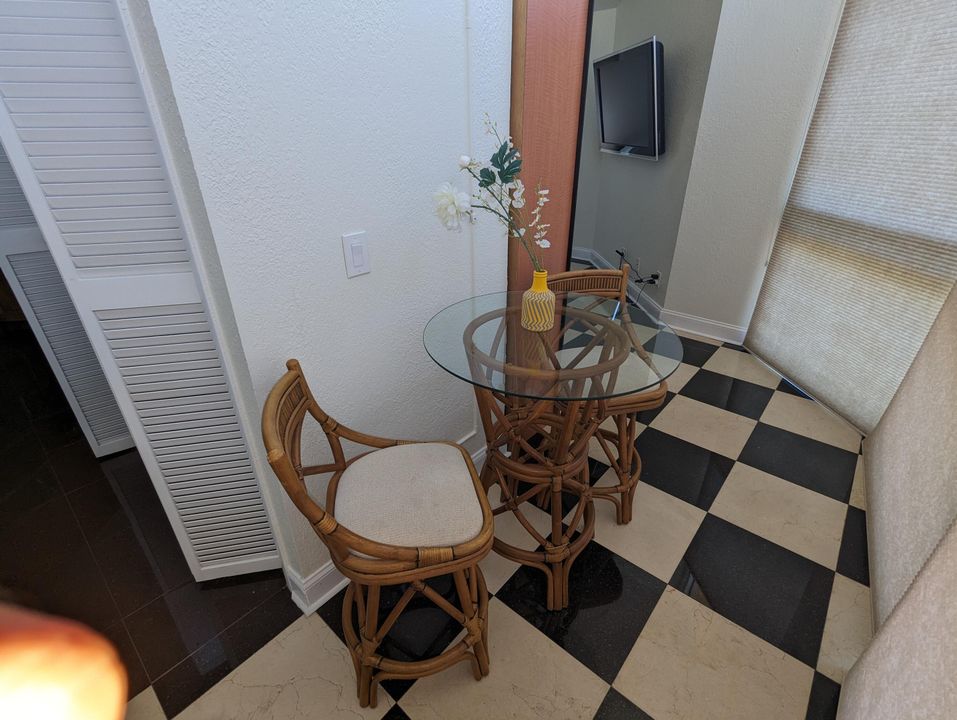 For Rent: $3,000 (2 beds, 2 baths, 1395 Square Feet)