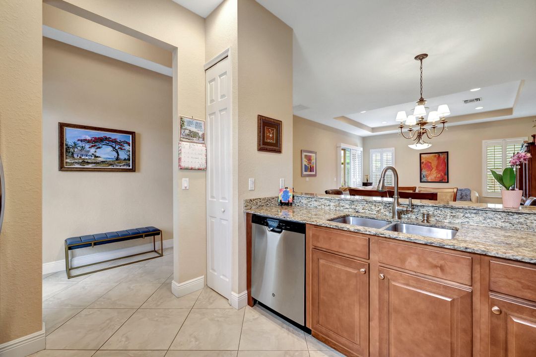 For Sale: $344,000 (2 beds, 2 baths, 1412 Square Feet)