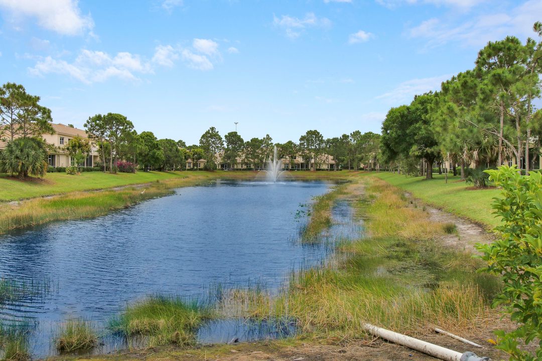 Active With Contract: $2,700 (2 beds, 2 baths, 1577 Square Feet)