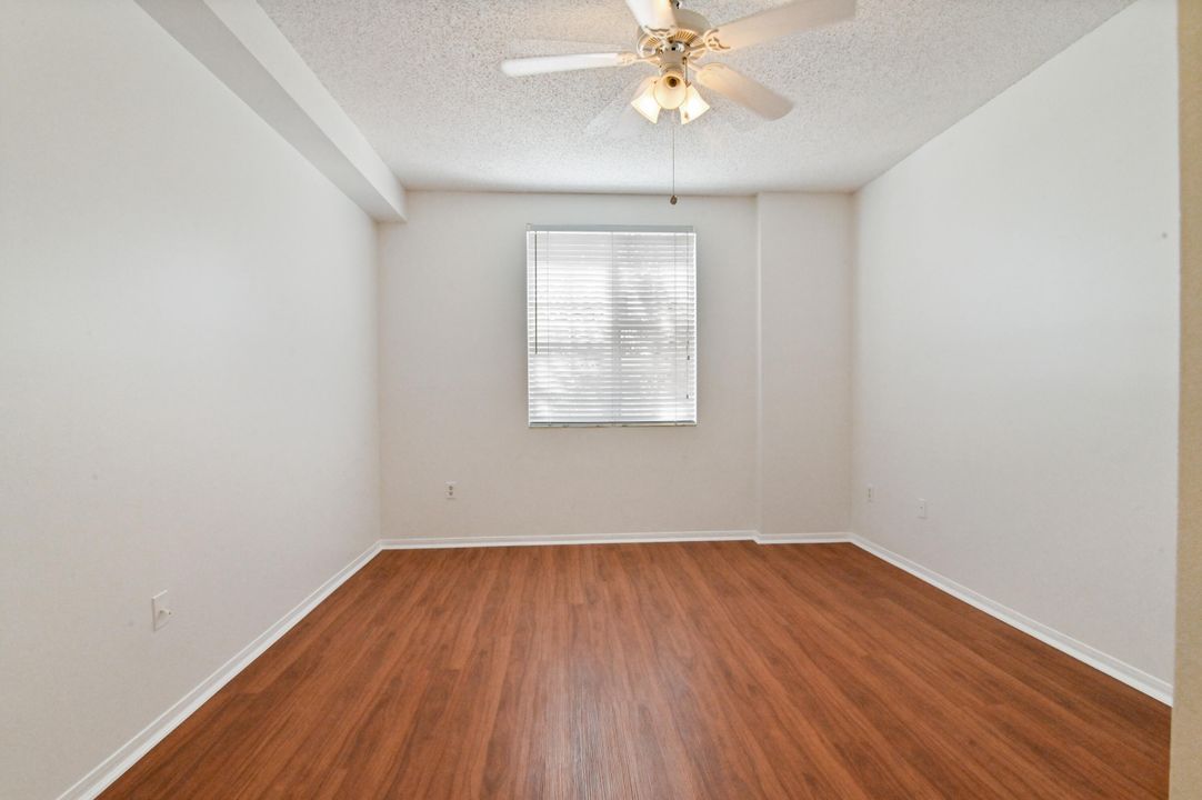 For Sale: $330,000 (2 beds, 2 baths, 1068 Square Feet)