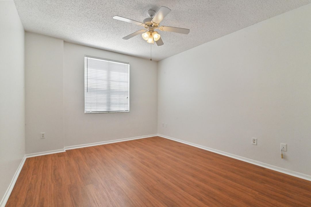 For Sale: $330,000 (2 beds, 2 baths, 1068 Square Feet)