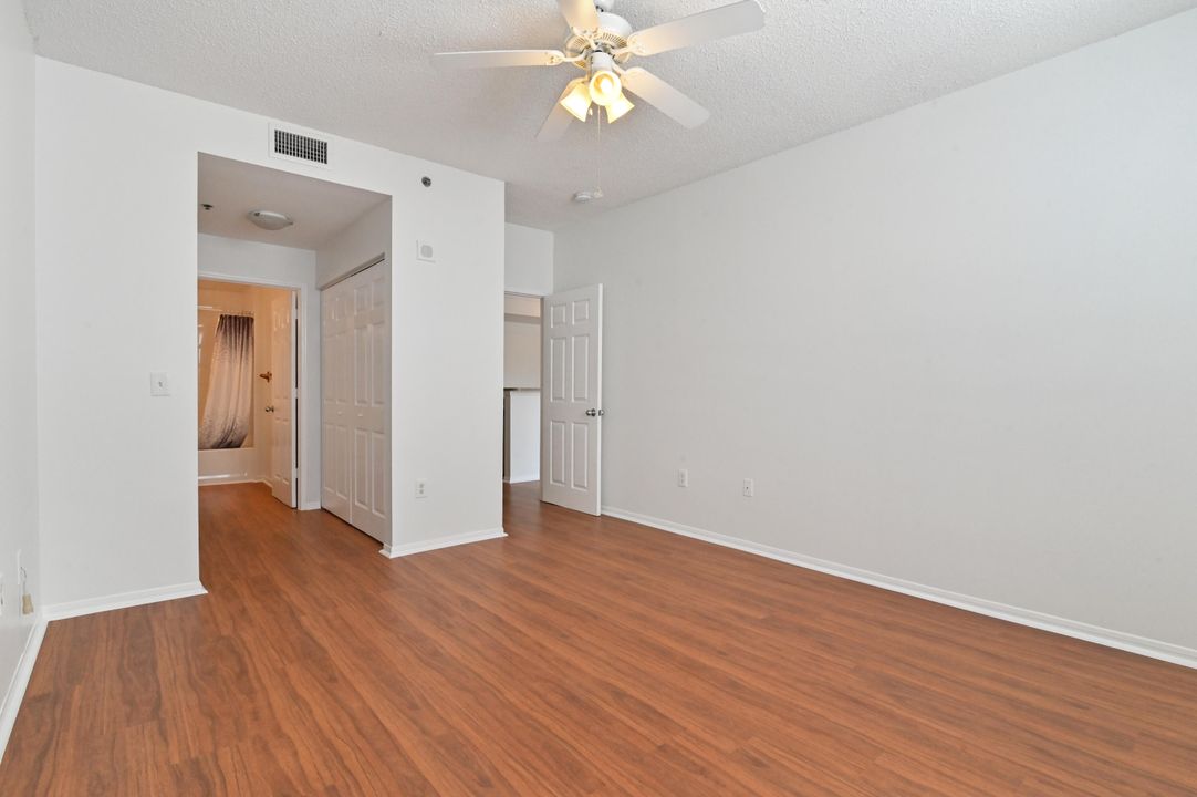 For Sale: $330,000 (2 beds, 2 baths, 1068 Square Feet)