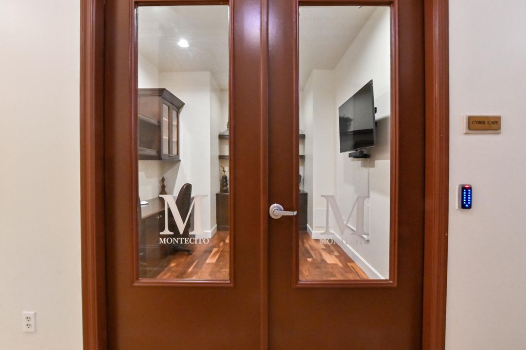 For Sale: $330,000 (2 beds, 2 baths, 1068 Square Feet)