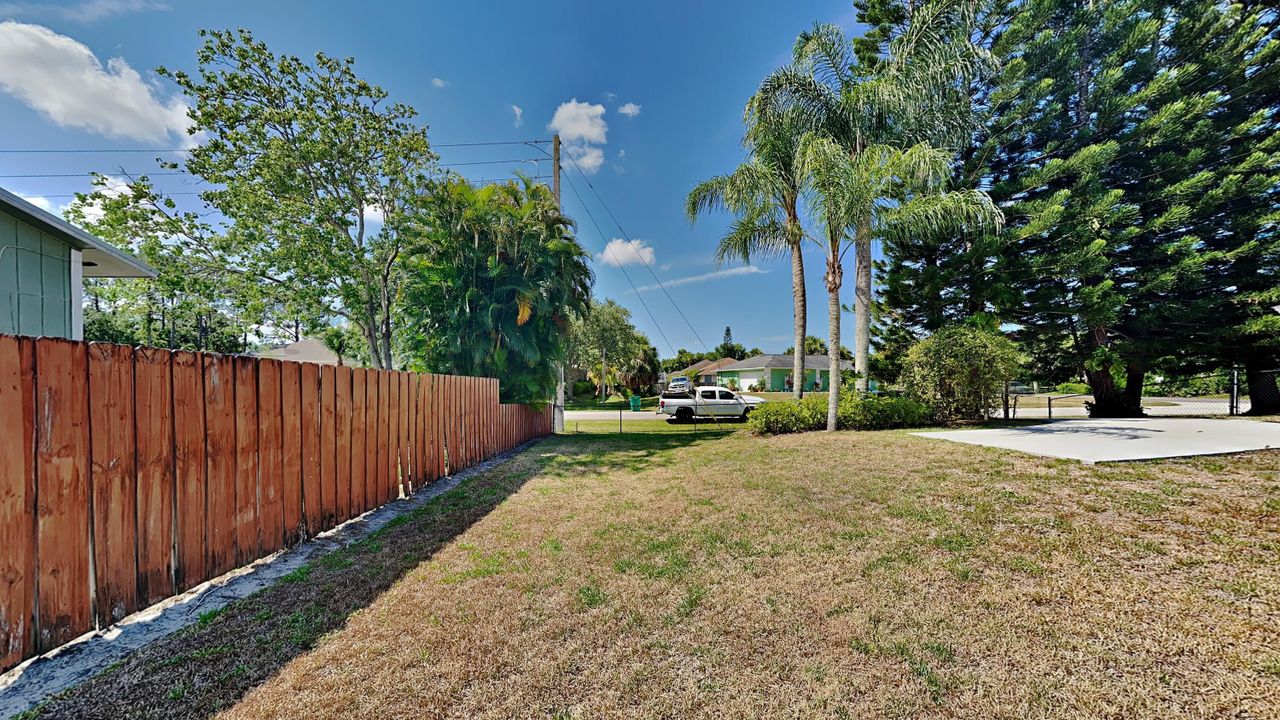 For Sale: $329,900 (3 beds, 2 baths, 1327 Square Feet)