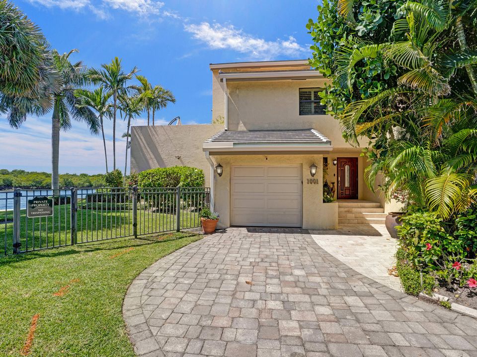 For Sale: $2,395,000 (3 beds, 2 baths, 2898 Square Feet)