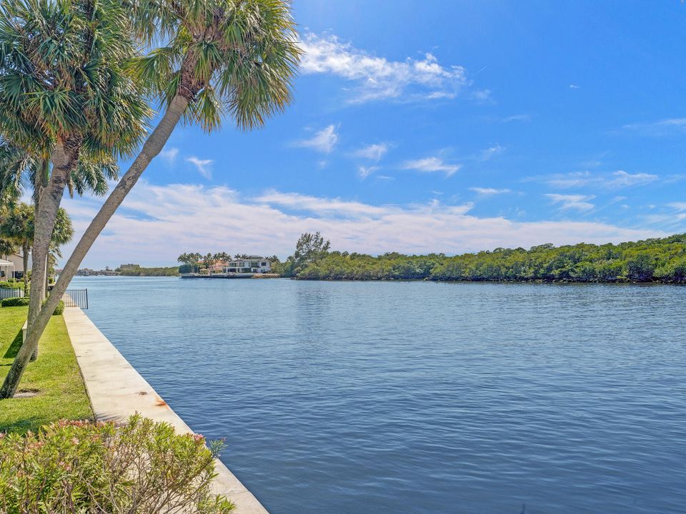 For Sale: $2,395,000 (3 beds, 2 baths, 2898 Square Feet)