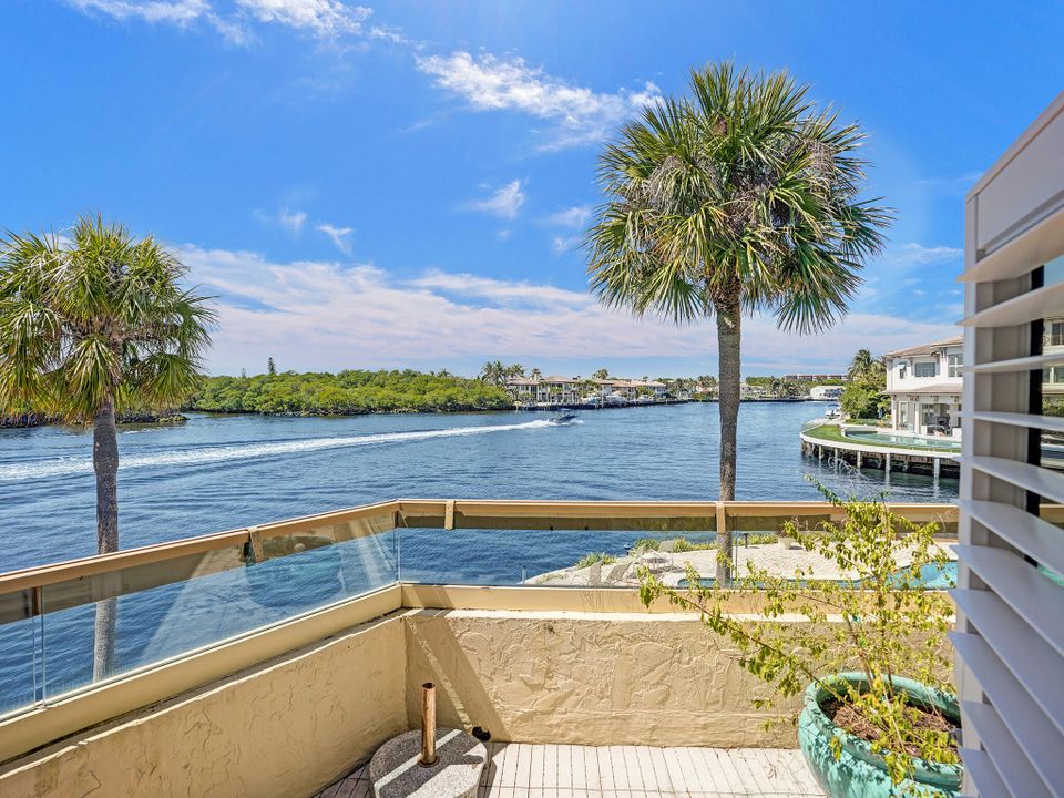 For Sale: $2,395,000 (3 beds, 2 baths, 2898 Square Feet)