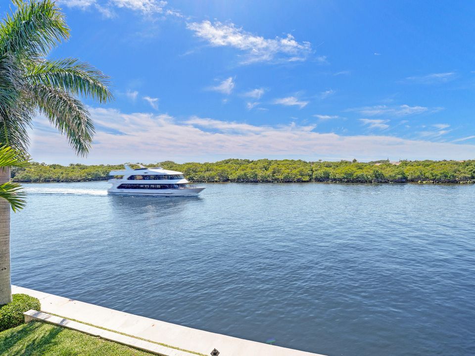 For Sale: $2,395,000 (3 beds, 2 baths, 2898 Square Feet)