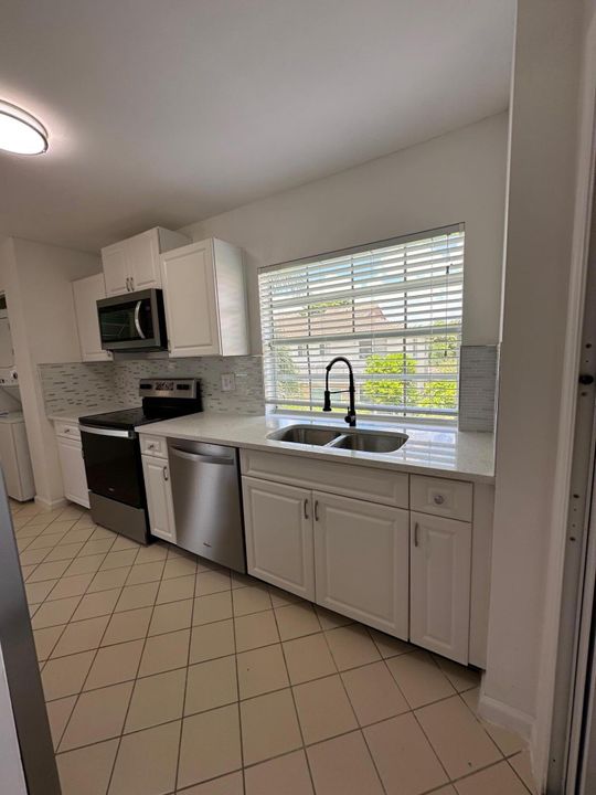 For Rent: $2,900 (2 beds, 2 baths, 1157 Square Feet)