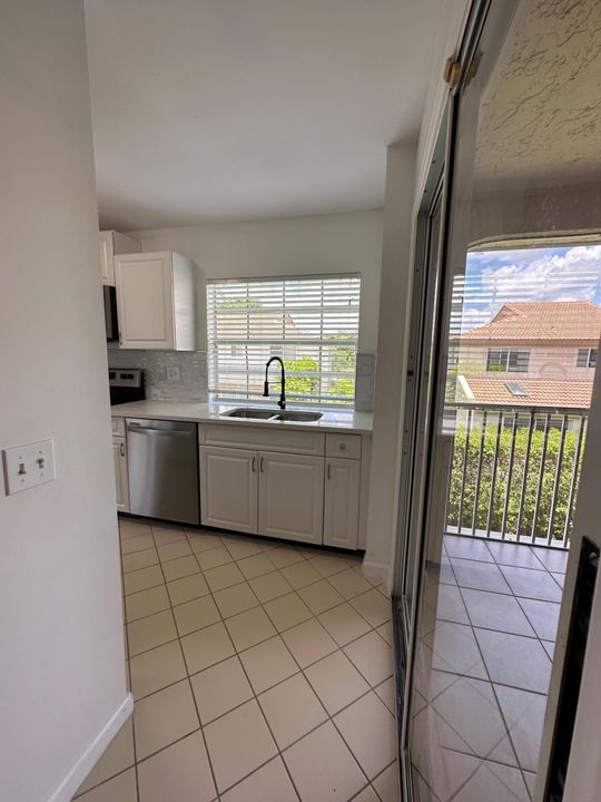 For Rent: $2,900 (2 beds, 2 baths, 1157 Square Feet)