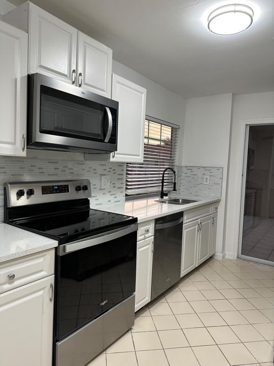 For Rent: $2,900 (2 beds, 2 baths, 1157 Square Feet)