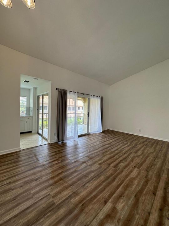 For Rent: $2,900 (2 beds, 2 baths, 1157 Square Feet)