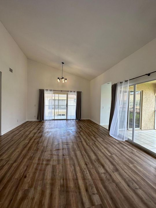 For Rent: $2,900 (2 beds, 2 baths, 1157 Square Feet)