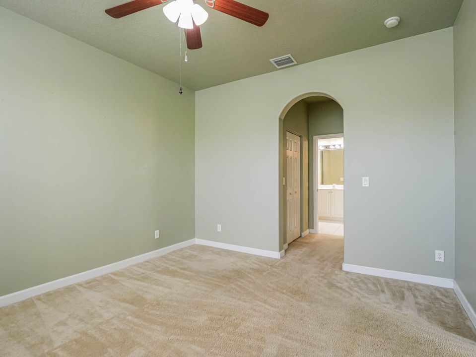 For Sale: $315,000 (2 beds, 2 baths, 1392 Square Feet)