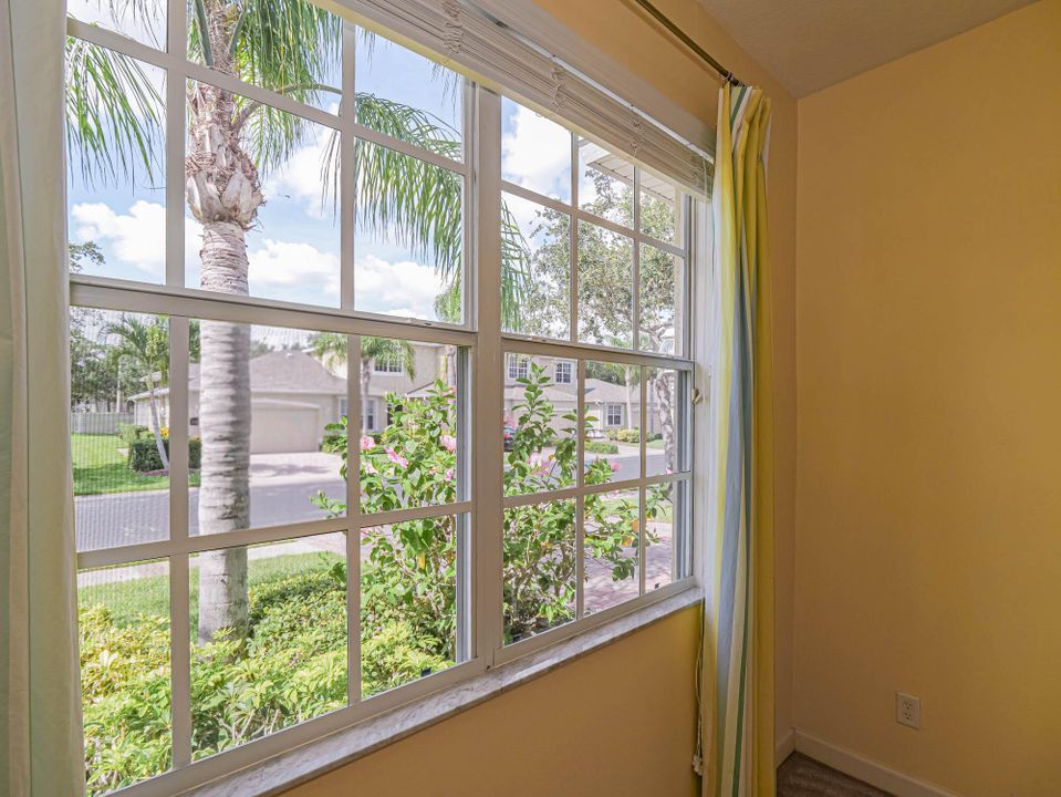 For Sale: $315,000 (2 beds, 2 baths, 1392 Square Feet)