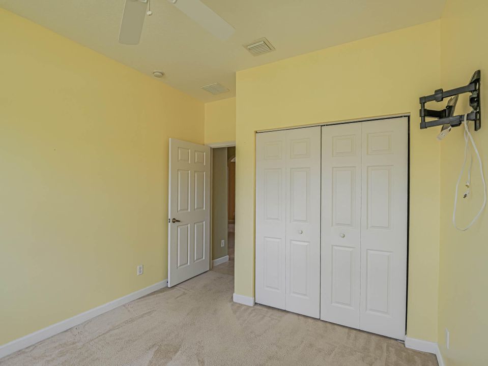 For Sale: $315,000 (2 beds, 2 baths, 1392 Square Feet)