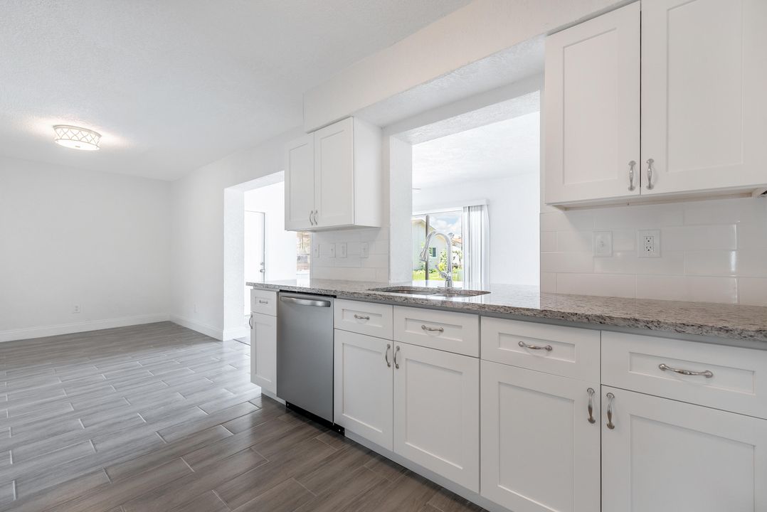 Active With Contract: $469,900 (3 beds, 2 baths, 1689 Square Feet)