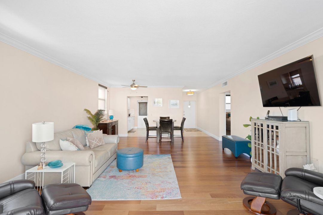 For Sale: $339,000 (2 beds, 2 baths, 1144 Square Feet)