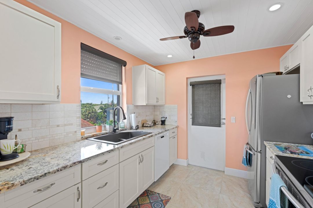 For Sale: $339,000 (2 beds, 2 baths, 1144 Square Feet)