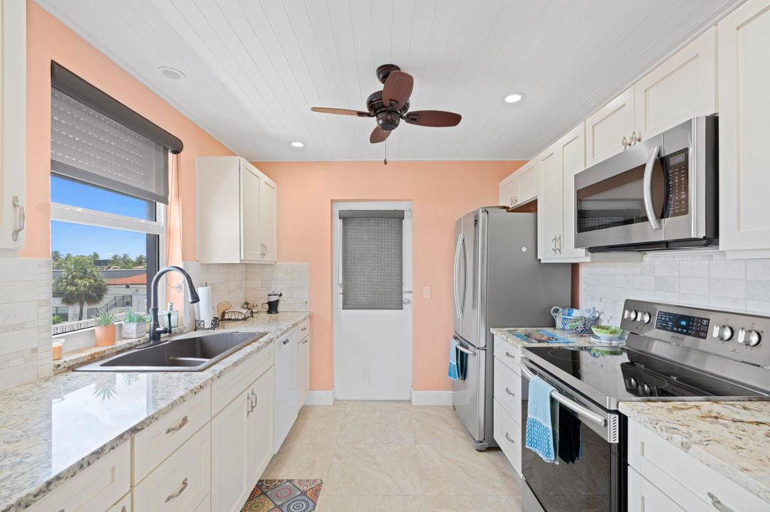 For Sale: $339,000 (2 beds, 2 baths, 1144 Square Feet)