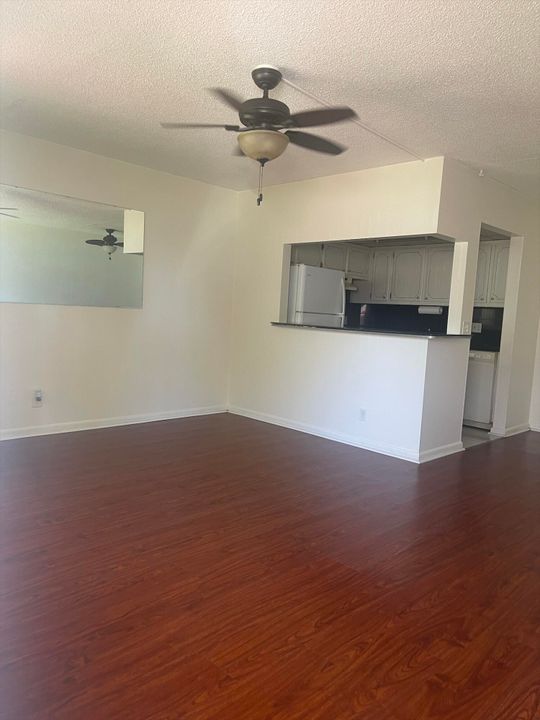 For Rent: $1,450 (1 beds, 1 baths, 738 Square Feet)