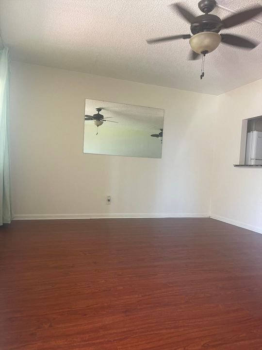 For Rent: $1,450 (1 beds, 1 baths, 738 Square Feet)