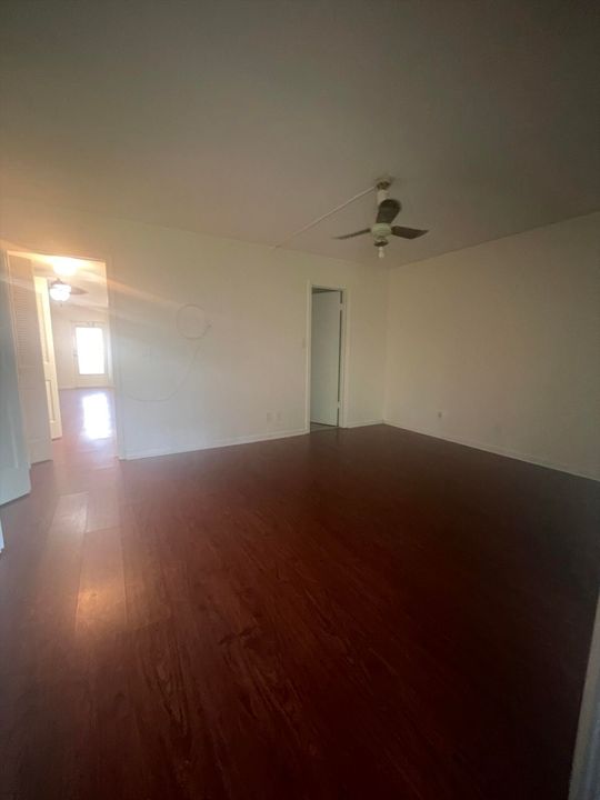 For Rent: $1,450 (1 beds, 1 baths, 738 Square Feet)