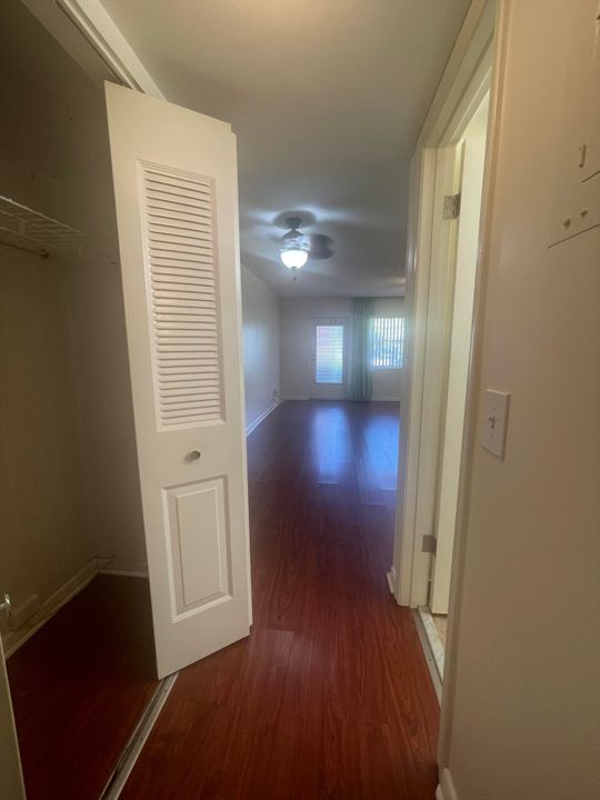 For Rent: $1,450 (1 beds, 1 baths, 738 Square Feet)