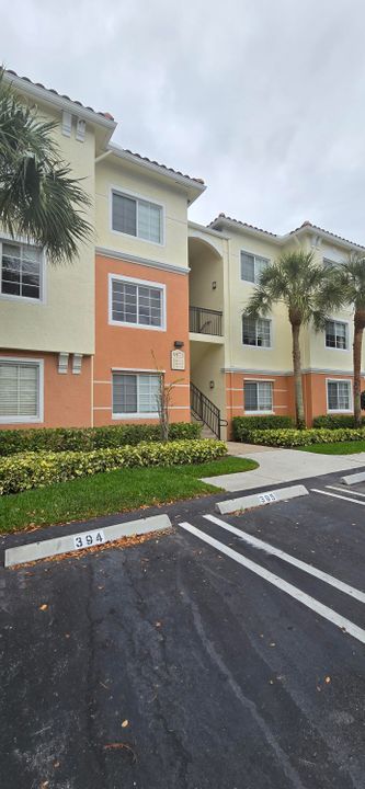 Active With Contract: $1,950 (2 beds, 2 baths, 1258 Square Feet)