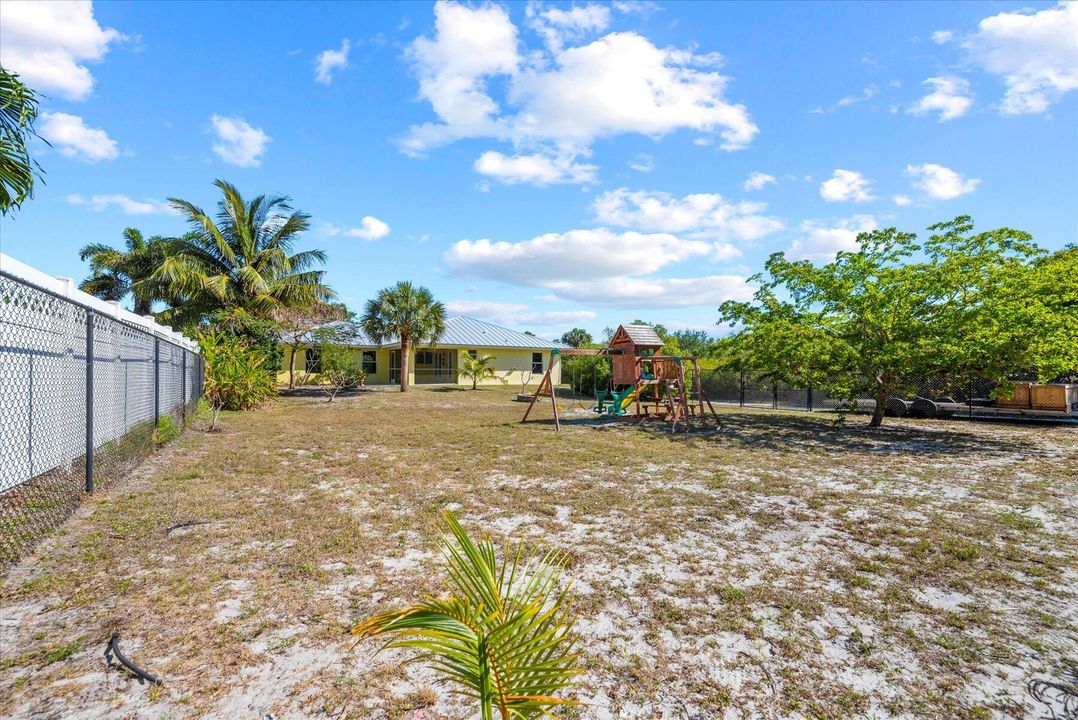 For Sale: $499,000 (3 beds, 2 baths, 1501 Square Feet)