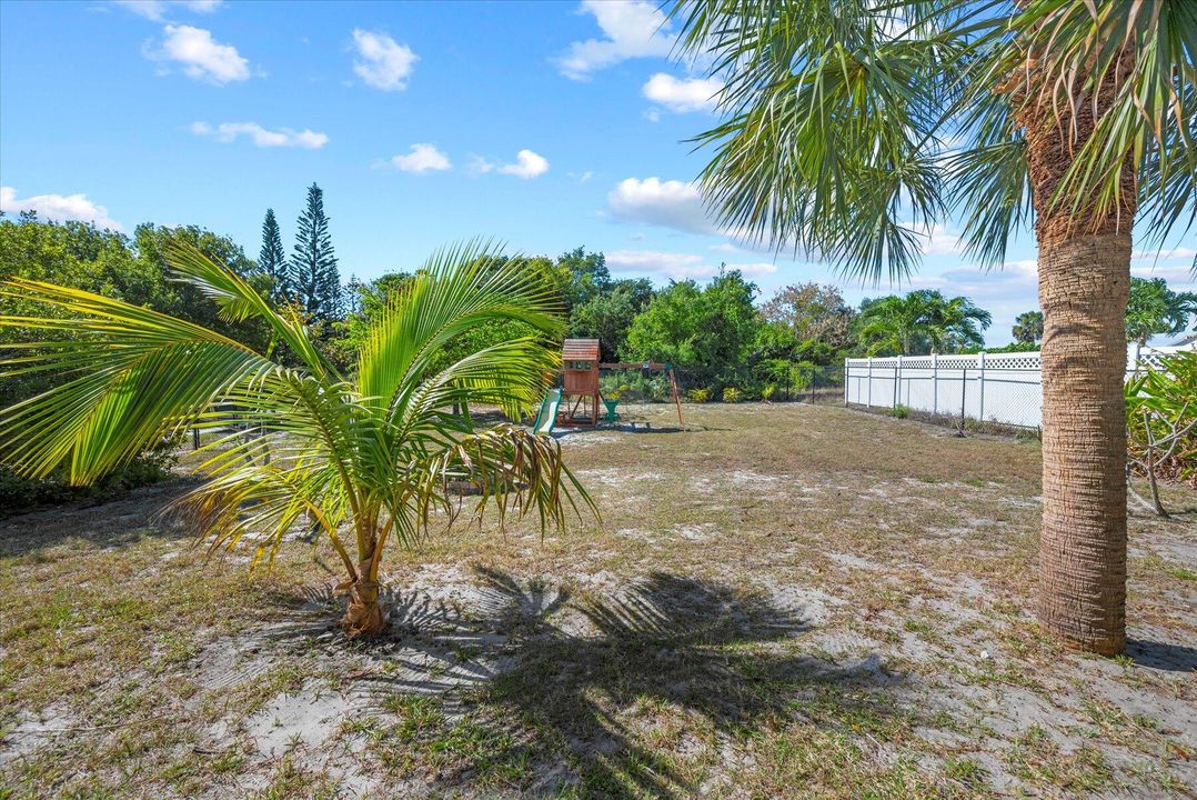 For Sale: $499,000 (3 beds, 2 baths, 1501 Square Feet)