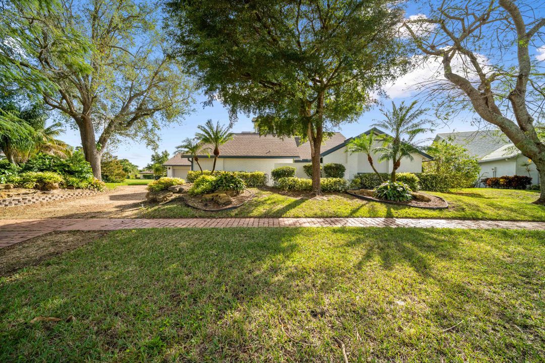 For Sale: $1,500,000 (5 beds, 3 baths, 3276 Square Feet)